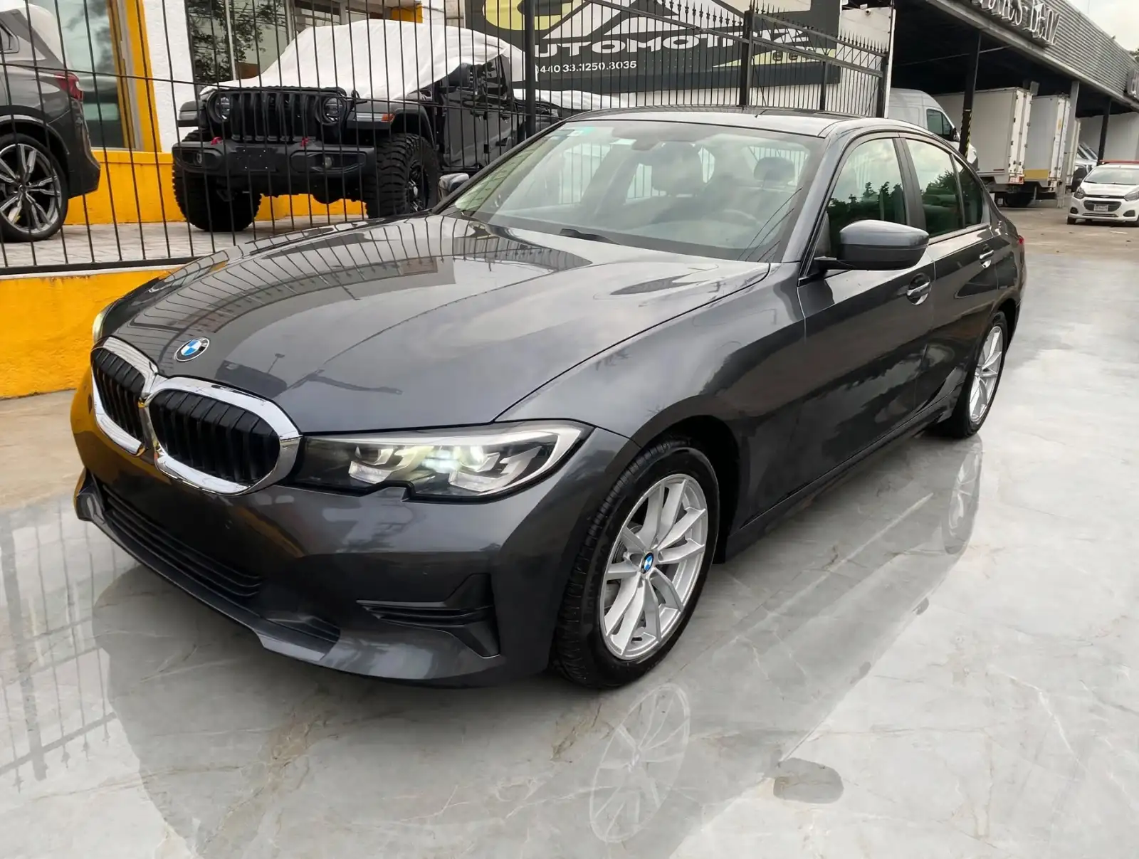 320i